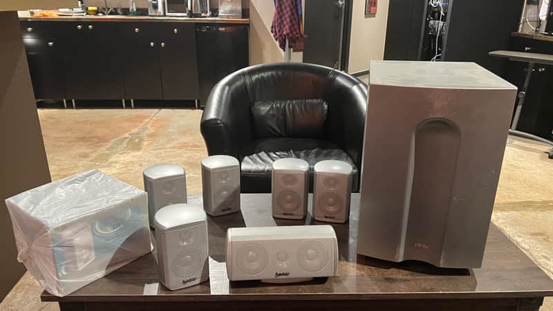 Infinity TSS-750 - Silver - 7.1 Surround Speaker System in Excellent Condition image 1