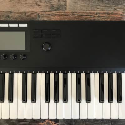 Native Instruments Komplete Kontrol S61 MK2 – Excellent Condition (Mint) image 3