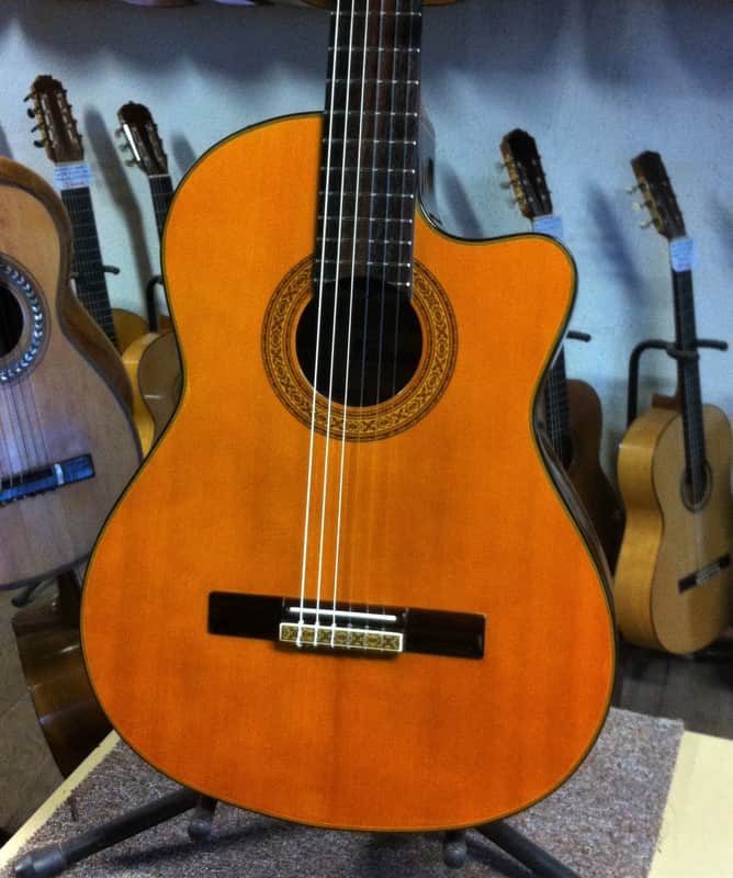 Jolie guitare electro-acoustique Maison  C870C/EQ fabriquée en Corée dans les années 80 image 1