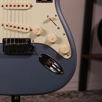 Fender American Ultra Luxe Vintage '60s Stratocaster - Rosewood Fingerboard, Ice Blue Metallic image 4