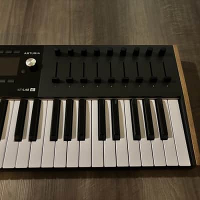 Arturia KeyLab 61 MkIII MIDI Controller - Black image 3