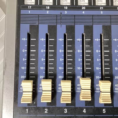 Yamaha AW4416 Professional Audio Workstation 16-Track Digital Recorder 2000s - Silver image 11