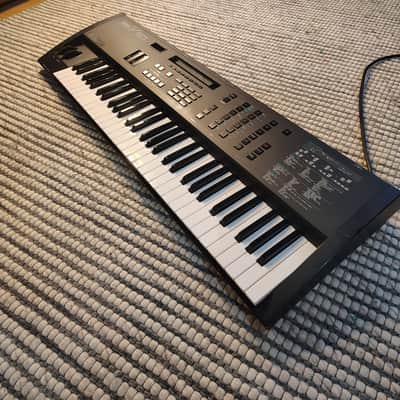 Yamaha V50 FM Synthesizer 1989 - Black - Versatile alternative to DX7!