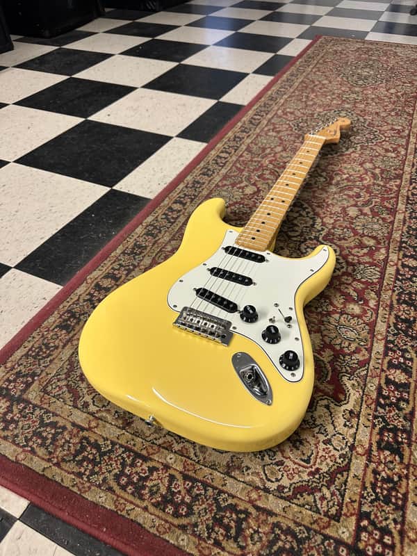Fender Player Stratocaster with Maple Fretboard 2018 - 2024 - Buttercream image 1