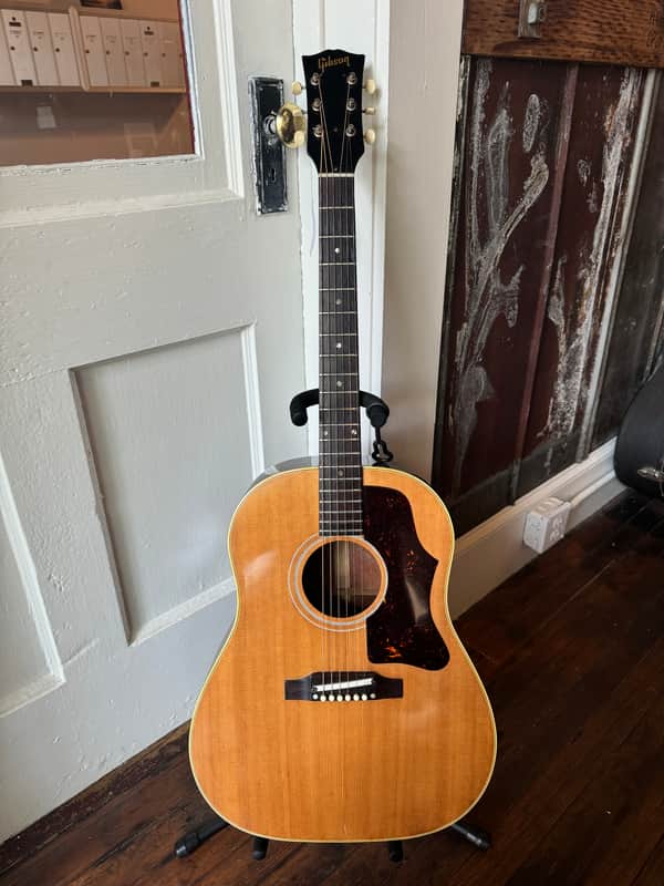 Gibson J-50 1964 - Natural image 1