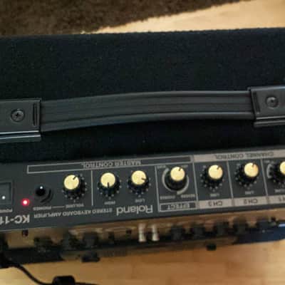 Roland KC-110 Stereo Keyboard Amplifier guitar Amp – Excellent Condition image 4