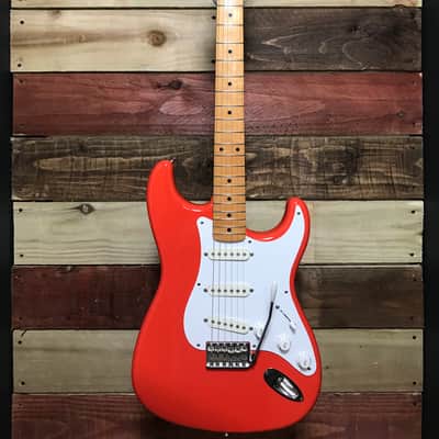 Squier Hank Marvin Stratocaster Fiesta Red 1990 With Tweed case image 10