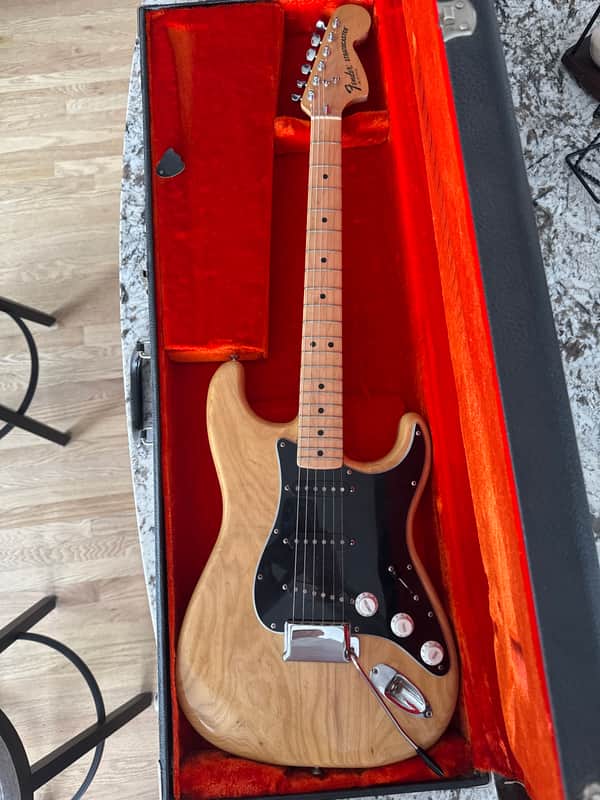 Fender Stratocaster with 3-Bolt Neck, Ash body, Maple Fretboard 1977 - Blonde image 1