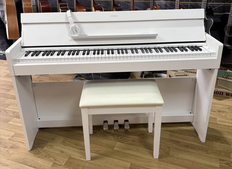 Yamaha YDPS35 Digital Piano, Stool & Headphones - White, Second Hand image 1