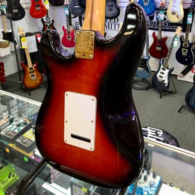 Fender 1996 50th Anniversary Stratocaster, Limited Edition, Sunburst 2389 of 2500 with Case - Pre Owned image 8