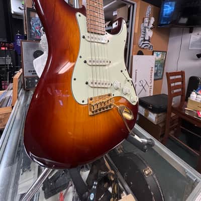 Custom Strat copy 2000’s - Cherry sunburst image 3