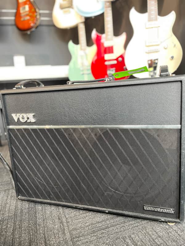 Vox Valvetronix VT120+ 120-Watt 2x12 Modeling Guitar Combo
