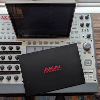 MPC X Special Edition Sampler/Sequencer + Additional 1TB internal SSD + Decksaver Dust Cover image 7