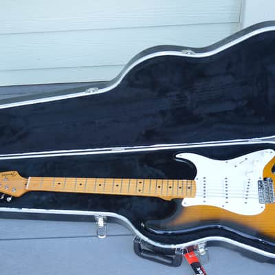 Fender Limited Edition 40th Anniversary 1954 Reissue Stratocaster with Maple Fretboard 1994 - 2-Color Sunburst image 2