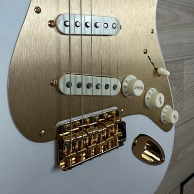 Fender Custom Shop Limited Edition 75th Anniversary Stratocaster NOS Guitar, Rosewood Fingerboard, Diamond White Pearl image 8