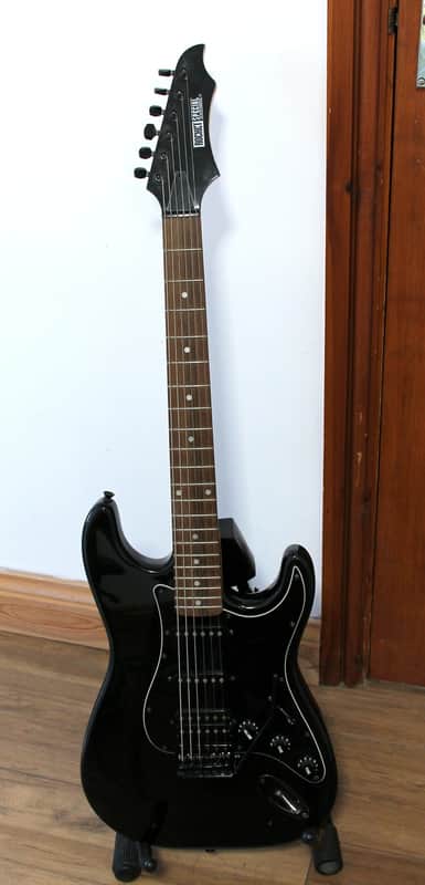 Marshall ROCKET SPECIAL エレキギター 黒 ケース付 Rocket Special by Marshall, HSS guitar | Reverb España