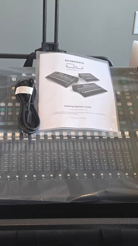Allen & Heath QU-24 24-Channel Digital Mixer 2014 - Present - Black image 1