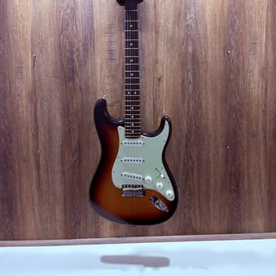 Great Playing Fender Highway One Stratocaster with Rosewood Fretboard - 3 Color Sunburst and Matte Finish! image 4