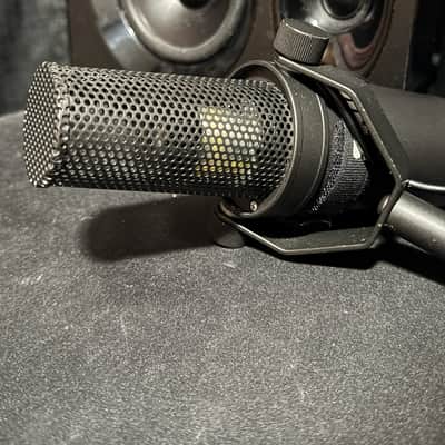 Shure SM7B Cardioid Dynamic Microphone 2001 - Present - Black image 4