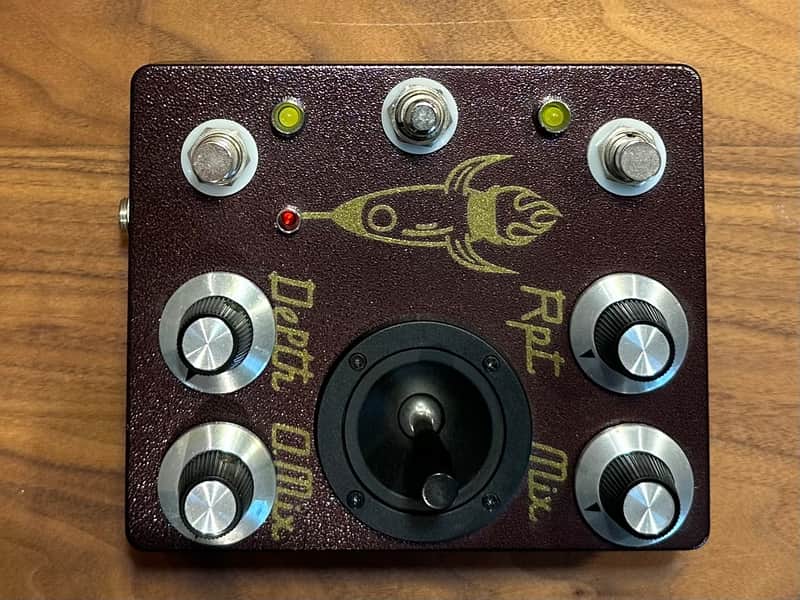 Hungry Robot The Karman Line Delay 2010s - Brown image 1