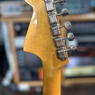 Fender Jaguar 1997-2008 - 3 tone sunburst image 11
