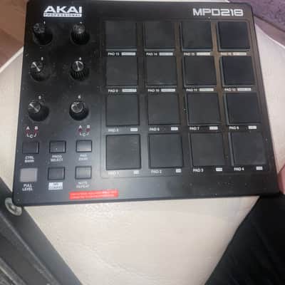 Akai MPD218 2015 - Present - Black image 1