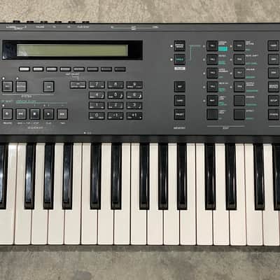 Yamaha V50 Digital Synthesizer 1989 image 4