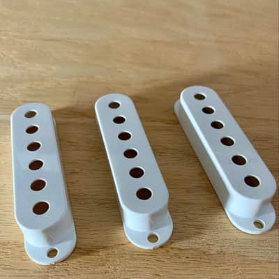 Single Coil Pickup Covers (3) White (52.5mm) for Electric Guitars image 3
