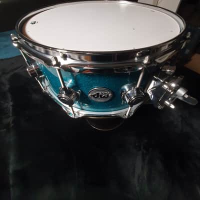 DW Collector's Series 6.5x14 VLT Maple Snare Drum 2023 - Teal Glass Finish image 5