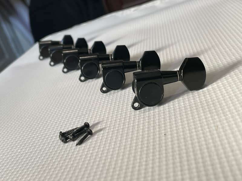 2010's Kramer Classic Series GOTOH Style 6 In Line RH Black Tuners Tuning Pegs image 1