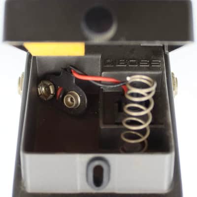 Boss MT-2 Metal Zone Distortion Guitar Effect Pedal IF72805 image 9