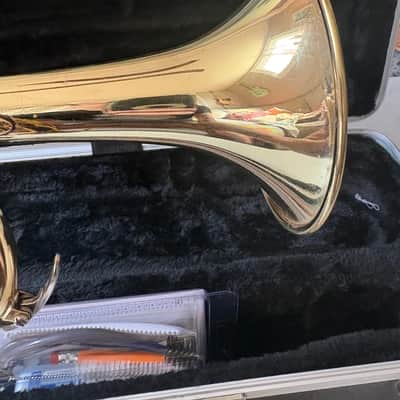 Yamaha YTR-2320 Trumpet  - Brass image 2