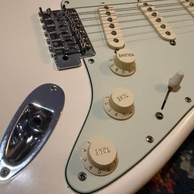 2005 Fender Standard Stratocaster - Arctic White image 5