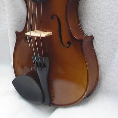 Skylark Model MV008 1/2 Size Violin image 2