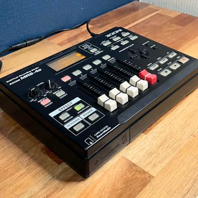 Zoom MRS-4B Portable Digital Multitracker w/ 128MB Smart Media image 2