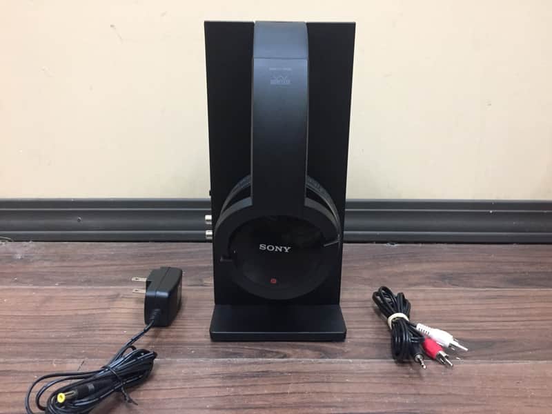 Sony MDR-RF985R Wireless Headphones & Transmitter Base TMR-RF985R with Cords image 1