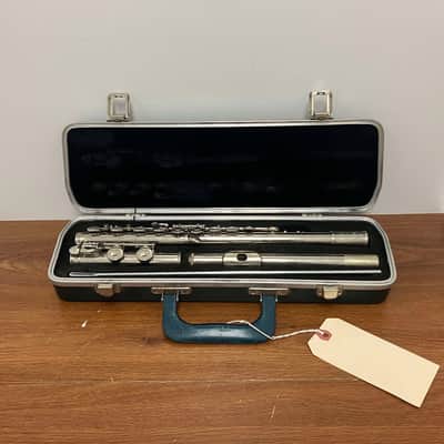 Bundy BFL-300 Closed-Hole Flute with Offset G, C Foot 2010s - Silver image 1