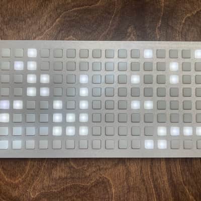 Monome 128 Grid image 3