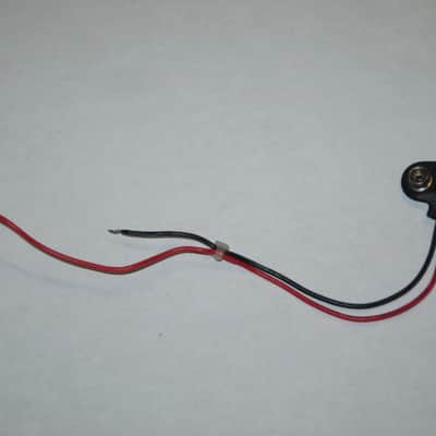 ONE very lightly used genuine Boss 9v battery clip [specifically for Boss pedals that use battery clip with black plastic covering near the terminal part (which are most of them) - but can be a replacement for the gray battery clip] image 7