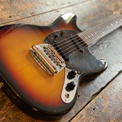 Fender 1969 Reissue Mustang Three Tone Sunburst MIJ Japan 2010 w/ Hardcase image 4