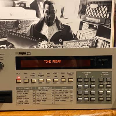 Akai S-950 Sampler image 1