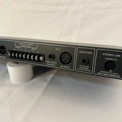 Symetrix 421 1995 - Black image 6
