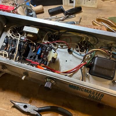 1973 Fender Musicmaster Bass 12-Watt 1x12" Bass Combo 1970 - 1980 - Silverface image 16