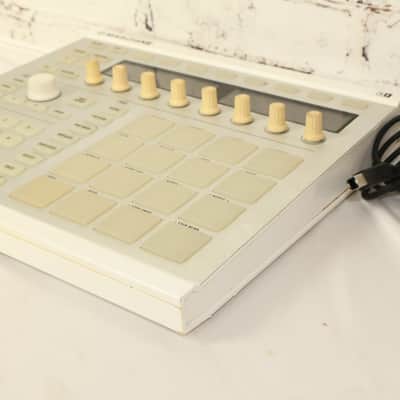 Native Instruments Maschine MK2 White Groove Production Studio image 4