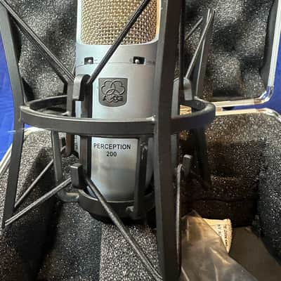 AKG Perception 200 Large Diaphragm Condenser Mic – Complete w/ Case, Shockmount & Manuals image 4