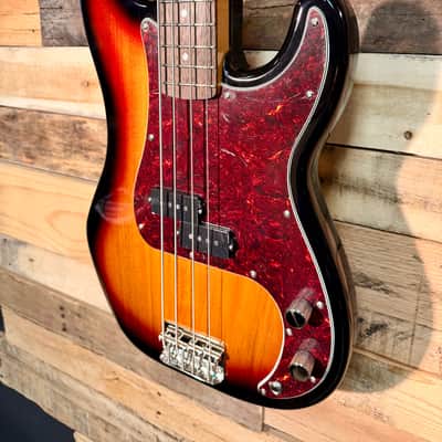 Squier Classic Vibe '60s Precision Bass, 3-Tone Sunburst image 2