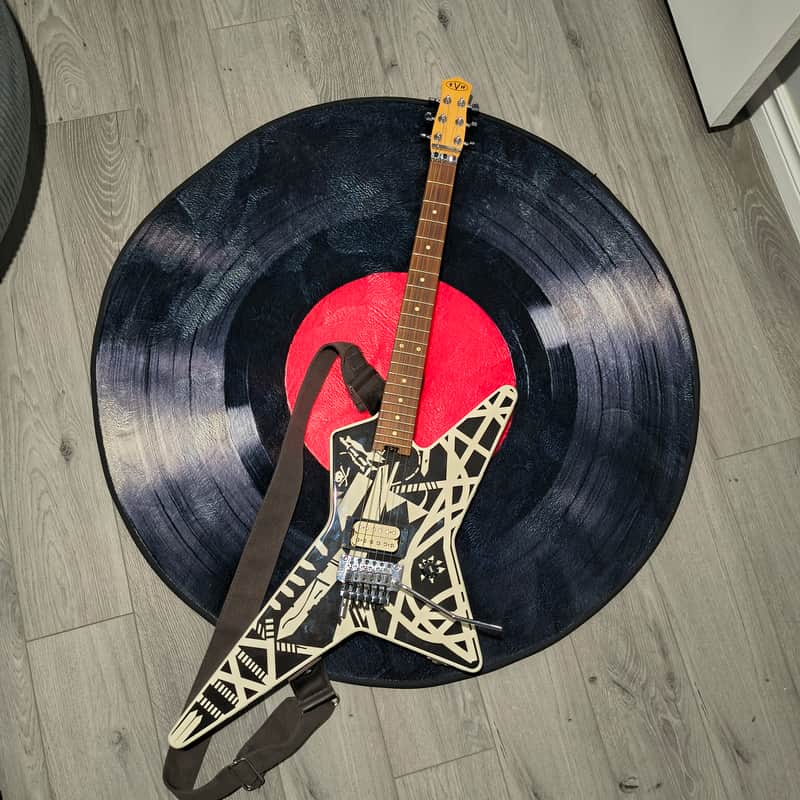EVH Stripe Series Star Black/White Stripes | Reverb Canada