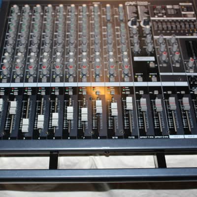 Yamaha EMX 5000-12 Channel Powered Mixer imagen 3