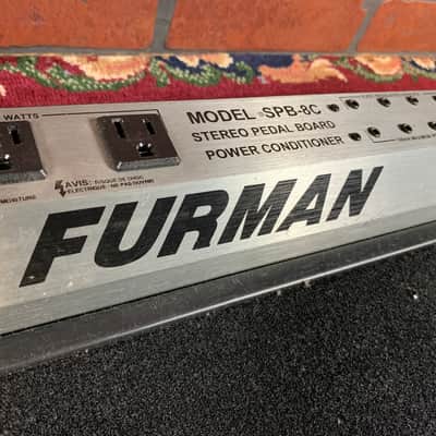 Furman SPB-8C Powered Pedal Board w/Rolling Hard Case image 5