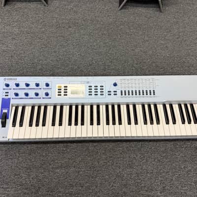 Yamaha CS2x Synthesizer